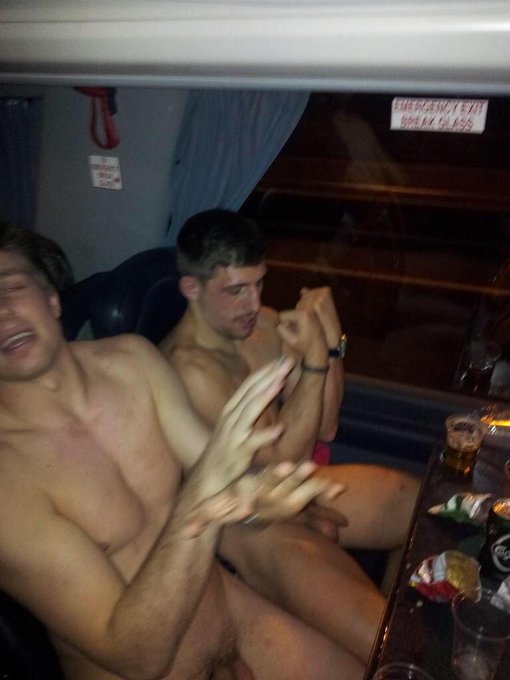 Naked rugby bus 🙈🙈🙈🙈🙈 http://t.co/kigCbyn955<a href="/tag/nationalsendanudeday"class="tags"><span>#nationalsendanudeday</span></a>