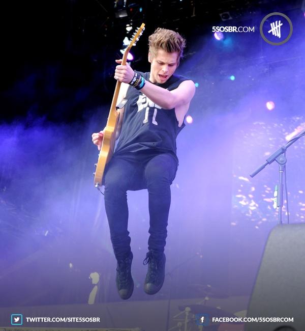 overdose5sos's tweet photo. http://t.co/gQQOZtHBmY
