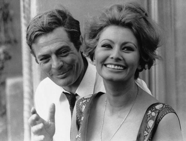 ilpost's tweet image. Le foto più belle di Sophia Loren, che ieri ha compiuto 80 anni ilpost.it/2014/09/20/sop…