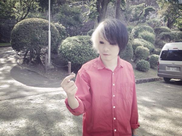 Rottengraffty Pa Twitter トンボが指に止まり 奇跡が起きた とkazuomiがはしゃいでおります いしがきミュージックフェスティバル楽屋より Byロットンスタッフ Http T Co 92oymc3qai