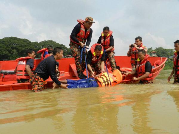 Latihan bersama BBDP Temerloh &amp; JPAM bagi persediaan musim banjir bertempat di Aesplanade, Temerloh.