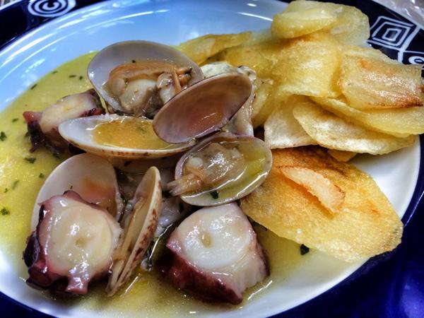 Nellyg07's tweet photo. Se me hace agüita la #boca yammy!"@manu_utorres: Pulpo con kokotxas #estosiescocina @KoldoRoyo @albertochicote #boeu http://t.co/Oj1vSNf8mQ"