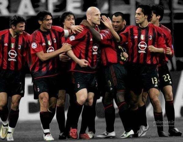 FootballFunnnys's tweet photo. Once upon a time at Milan http://t.co/WJCNIRqeQH