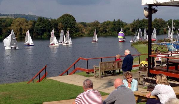 ChipsteadSC's tweet photo. Record number of Chipstead sailors get on the water for Sunday racing. #chipsteadsc #bartsbash #sailonbart http://t.co/5oaLdWAgps