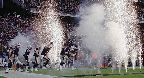 BostonSprtsNews's tweet photo. #PatriotsGameDay #GoPatsNation #GoPatsFam http://t.co/CSGbfAAyYJ