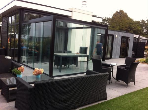 HansKnoop's tweet photo. Een cubola/Suncover geplaatst met glaswanden. http://t.co/4CRbmbWKaB