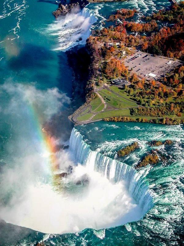 earthposts's tweet photo. Birds-eye view of Niagara Falls http://t.co/Rujx3jgmeb