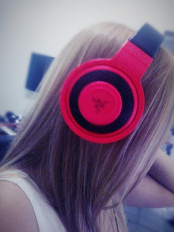 Mandyzinhaah's tweet photo. We are the warriors that build this town #imaginedragons #razergirl #razerneon http://t.co/9chqtBdQXJ