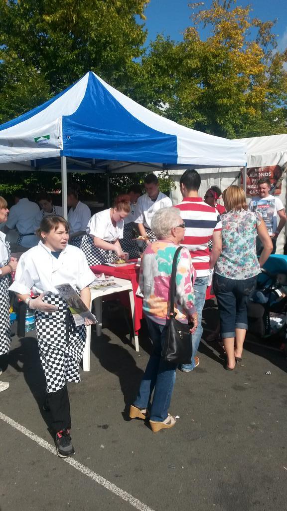 RandomzSF's tweet image. Queue's getting bigger:)