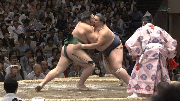 omoshirotwt's tweet photo. Fカップ以上な二人の熱いキスがテレビで放映ｗｗｗｗｗこれヤバイやつやろｗｗｗｗｗｗ https://t.co/RRawqVIacc