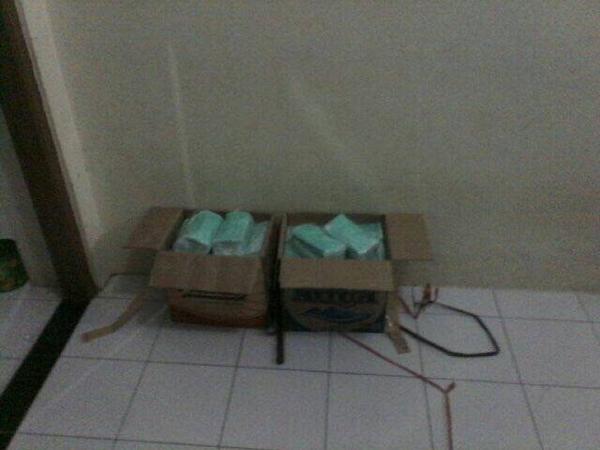 RAC_Malioboro's tweet photo. Sumbangan masker RACYM kpd RAC Purwokerto Pusari u/ m'bantu korban letusan Gn.Slamet. Semoga berguna! @Rotaract3410 http://t.co/ukMg6jzsFK