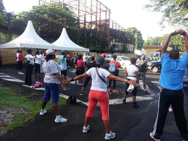 CROSguadeloupe's tweet photo. Échauffement de la marche populaire à la friche de #BaieMahaut
#SVS14 http://t.co/OCTvvRmXMo