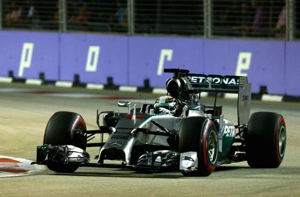 AyatoNakagawa's tweet photo. #Hamilton wins the #SingaporeGP. - @LewisHamilton 
#F1 #F1JP #FIA #SINGAPOREGP #SINGP http://t.co/ZrgBFxWwdF