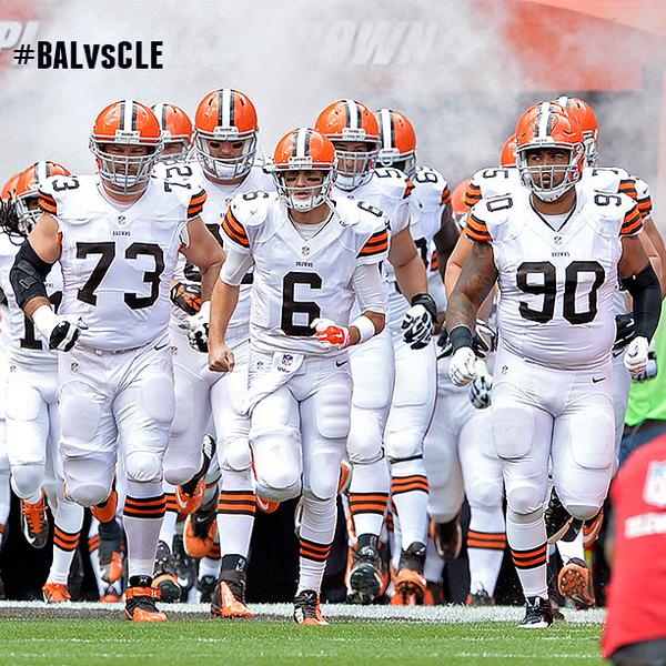 Browns's tweet photo. WAKE UP #DAWGPOUND IT'S GAME DAY!

#TimeToBark 

#BALvsCLE http://t.co/4wswLuJbp4