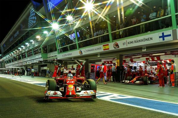 AyatoNakagawa's tweet photo. LIVE：F1  シンガポールGP 決勝
コンディション：晴れ
コース：ドライ／33℃
#F1 #F1JP #FIA #SINGAPOREGP #SINGP #FERRARISINGP http://t.co/ZsvZZkvBfw