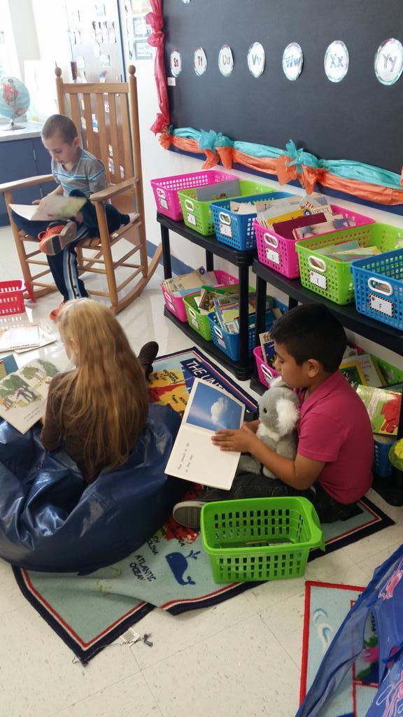 MrsDingman1's tweet photo. Practicing reading with our buddies! #mdlx2gr8 #firstgrade http://t.co/us6qZYJsXU
