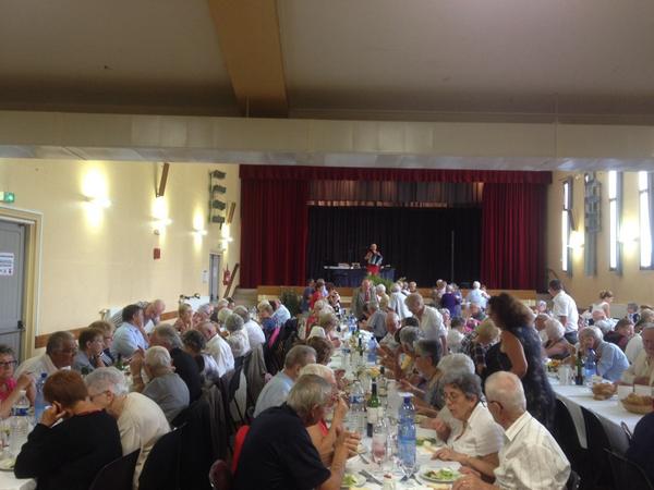 DSMavecvous's tweet image. Un repas des aînés convivial et chaleureux à #dompierresurmer avec le Maire et quelques adjoints @ChadjaaSally