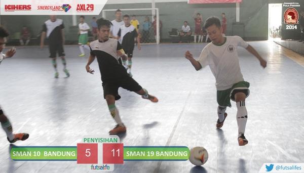 FUTSALten's tweet photo. RT “@Futsalifes: Grup E:  SMAN 10 Bandung (5)  vs  (11) SMAN 19 Bandung 
Matchday Ketiga #PialaPresiden2014 #Maicih: http://t.co/m3QJrU39UC”