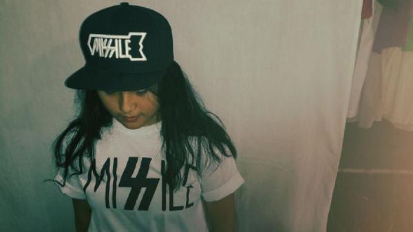 White t-shirt and snapback