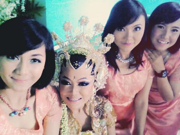 Happy wedding kesayangan :* <a href="/AmrySophia/">Amry Dian Sophia</a> &amp; <a href="/Andrew_BEWE/">Andrew_Rawk</a> | Who's next? <a href="/sophia_band/">SOPHIA Band</a> <a href="/shanty_sha/">Santi Nugraheni</a> <a href="/G_Wahyuningtyas/">G A L U H</a>