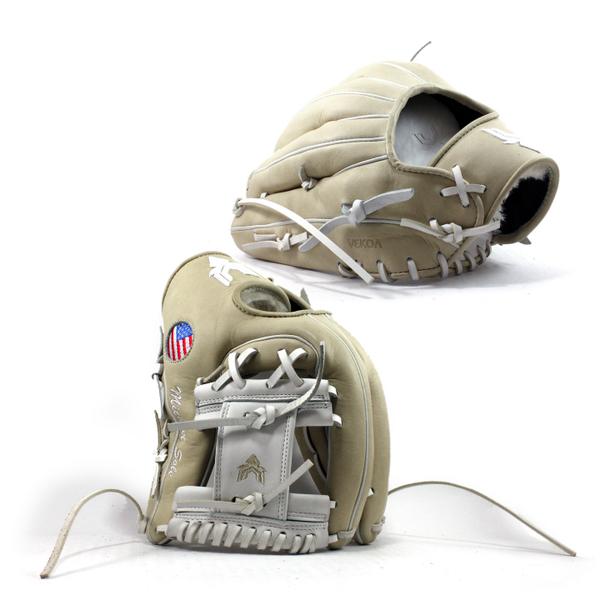 vekoaPRO's tweet photo. Customer Design of the Day (finished product). Unmatched quality, only from VEKOA. #vekoa #letsmakeglove http://t.co/IOPMLWEcB2