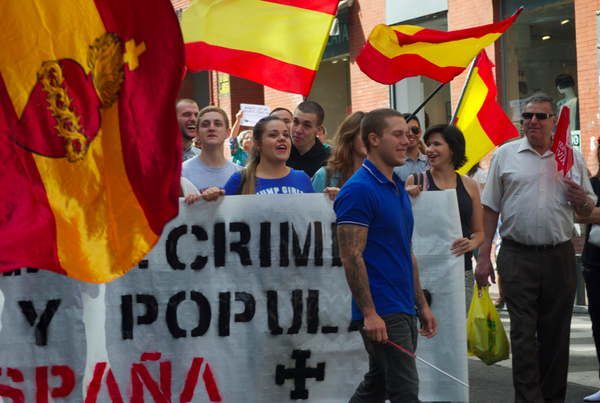 AntonioMaestre's tweet photo. Sagrado corazón y cruces célticas nazis como compañeros de manifestación contra el aborto. http://t.co/rbqTHFqAey