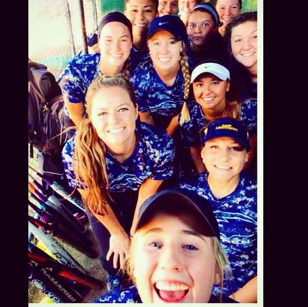 morganhalo10's tweet photo. My team is perf 💛⚾️ #LLGTM http://t.co/4oTYvuvgh8