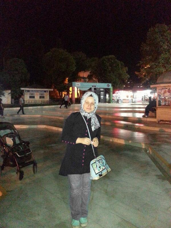 Nefisee8's tweet photo. Geçenlerdee çokk çirkinimmm😋😋😋 #cirkinlik #basa #belaaa http://t.co/qDHgZmGLua
