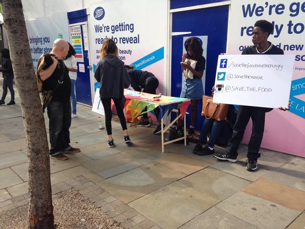 savethewaste's tweet photo. Our campaign was very successful, managed to give out all our business cards👏 http://t.co/t8YrZLqw7R