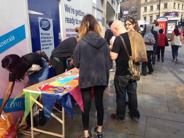 savethewaste's tweet photo. Our campaign was very successful, managed to give out all our business cards👏 http://t.co/t8YrZLqw7R