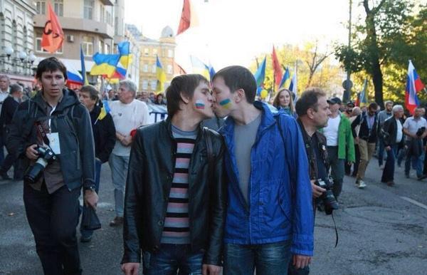 b_misteryo's tweet image. Вся суть “Марша мира" 21 Сентября в одной фотографии..
