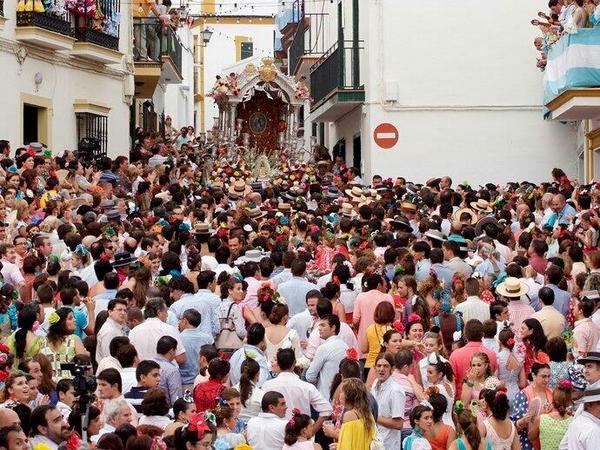 armoniacofblog's tweet photo. "@cantillana_viva:La carreta de Plata en su recorrido por el barrio del Chito #Cantillana #Subida2014 @asuncioncanti http://t.co/GJCB4JoaoJ"