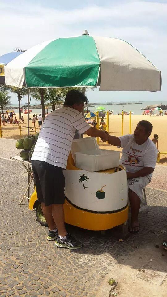 alexandre_ptes's tweet photo. A manhã de domingo é o momento pra curtir a nossa linda ilha. Nada melhor do que praia e agua de côco! http://t.co/pwrdDMits6