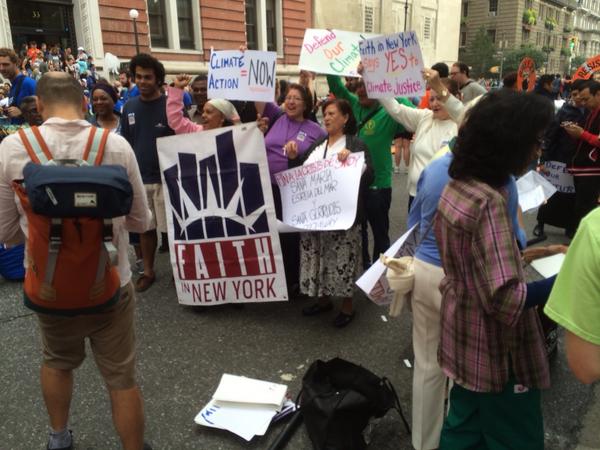 PICOScott's tweet photo. On the move in the  climate march http://t.co/agfiWAFDSh