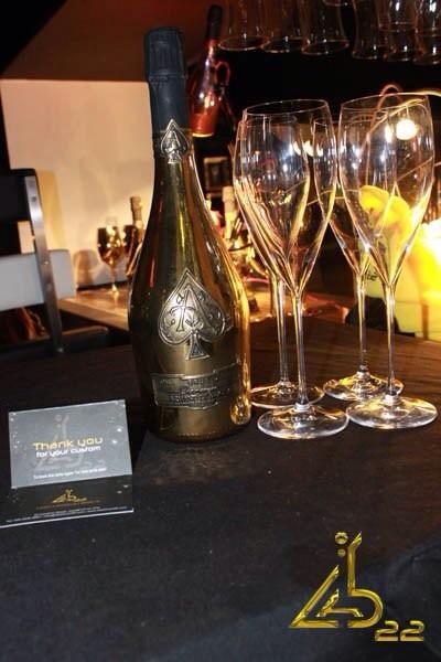 NostalgiaLab22's tweet image. Guestlist for Friday night at @lab_22 is now open; contact @anabel_lab22 to get your name on that list ....