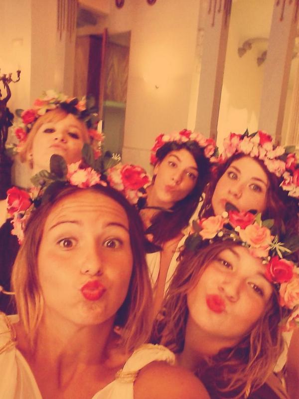 YolandaMartin37's tweet photo. Resacosas y guapaas #LEGIONUNIVERSITAS http://t.co/HibLbjE3g6