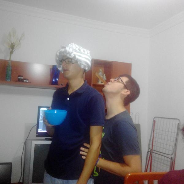 manoli_ro95's tweet photo. "@Carmenn_92: Liandola @KtmALVARO @alfonsobevaz @VickPost @manoli_ro95 @Rociio_wert @25Almu http://t.co/8T0kpb7OKO"