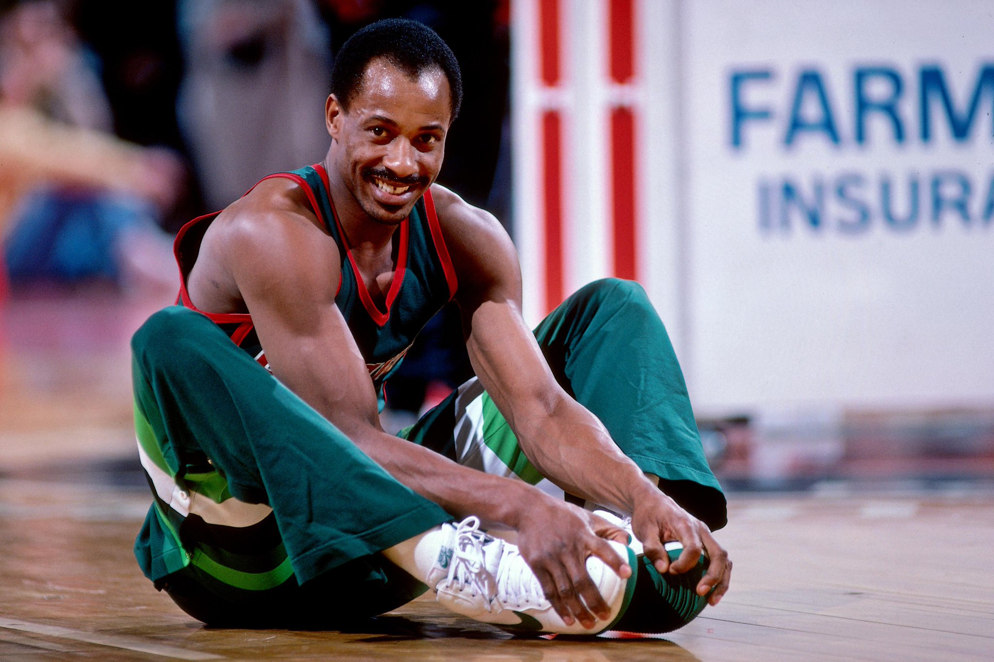 Happy Birthday to Bucks legend Sidney Moncrief!! 