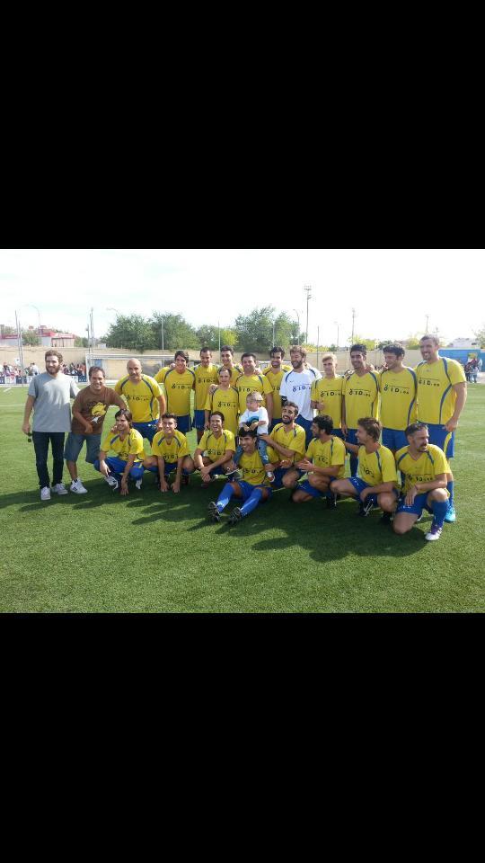 aaron_blasco's tweet photo. Fantastica mañana ayudando a Fonsi, gracias a todos por venir y aportar ese granito de arena... @todosconfonsi http://t.co/wSFoWKdqRs