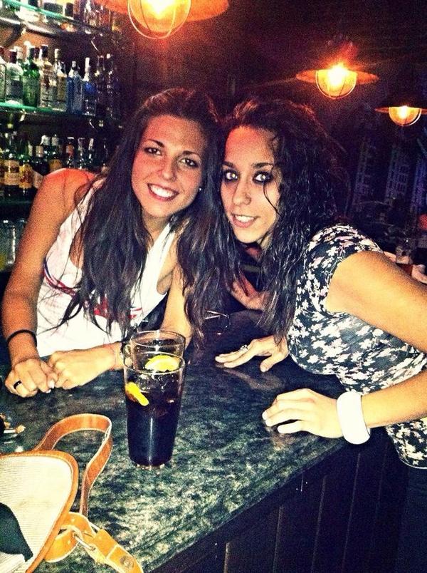 desiigl's tweet photo. En Liverpool con mi niña @frodolfa http://t.co/tRI5UFTBlH