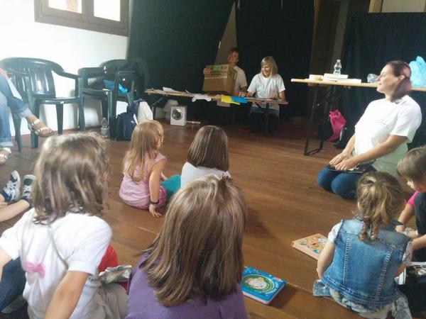 marcobianca's tweet photo. Oggi le mamme blogger di @KVFarelamamma fra storie e lavoretti nell' #Ecoparco #Vaiano @vivianasarti http://t.co/ekWLQ6cKSM