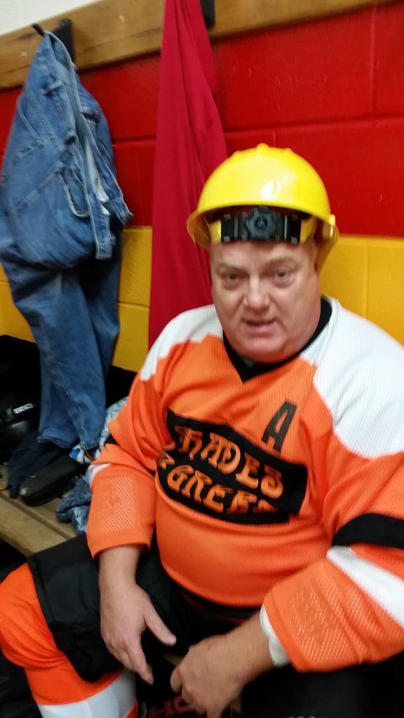DekesHockey's tweet photo. Grinding D-man is named #playerofthegame scoring his first of the year. @HockeyDeke @MensLeagueProb #colezy http://t.co/uAUz2IDx7L