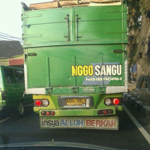 adisembodo's tweet photo. truck says http://t.co/QFK8P2h2yb
