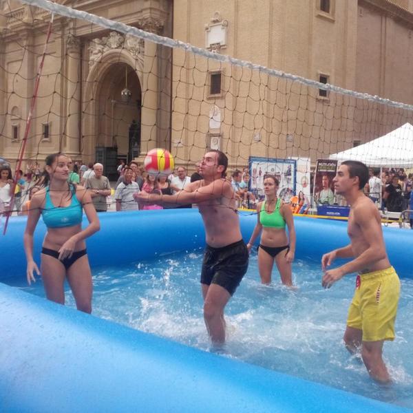 watervoley's tweet photo. Comienzan los 1/4 de final del torneo @watervoley ZGZ. #Taladros vs #MeCagüen en #Multivoley2014 http://t.co/I55wq40Oov