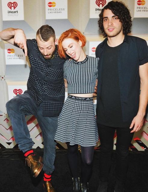 paramorejokes tweet picture