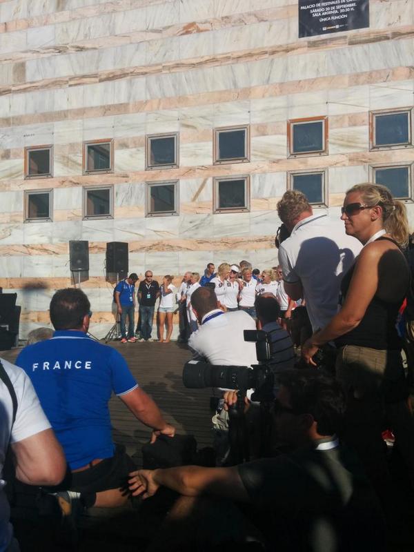 Hacen su llegada al acto de clausura los regatistas #somosmundial