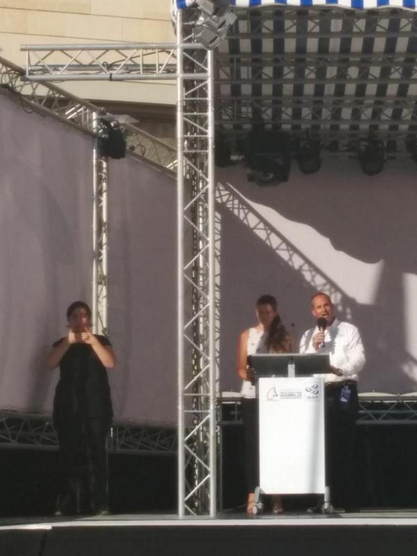 Juan y Bárbara presentan la entrega de medallas de las medal Race de hoy #Santander2014