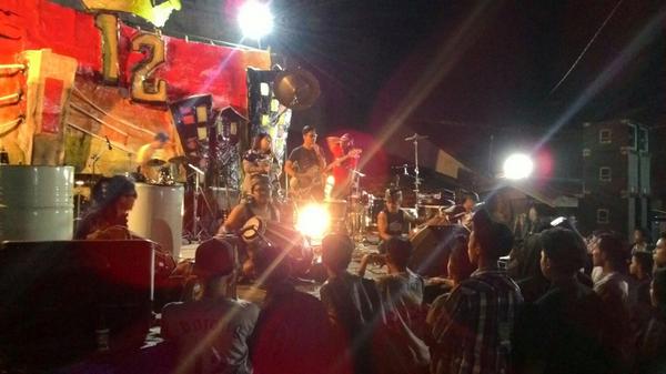 Terimakasih warga cikutra barat sudah mengundang kami untuk main di acaranya :)