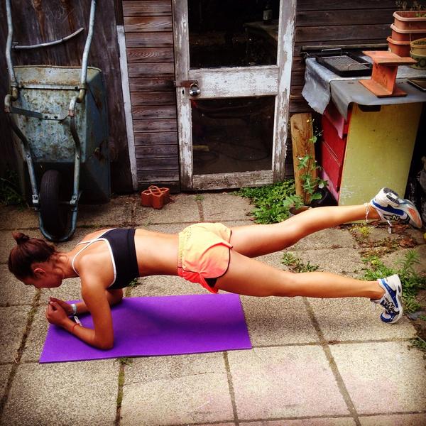 michaela_knespl's tweet photo. Core - much funner in the fresh air to blaring tunes... Leg-raises are a great change from doing just plank! http://t.co/PVuOGZKKJY