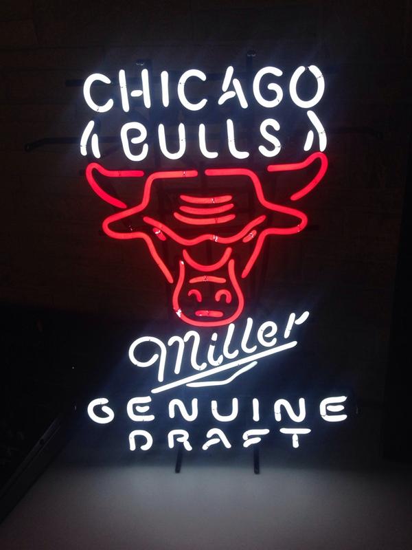 ChicagoWorld's tweet photo. Sup. RT for a chance to win a free bucket of beers via @DoubleDownBar http://t.co/HVnulyLJIk